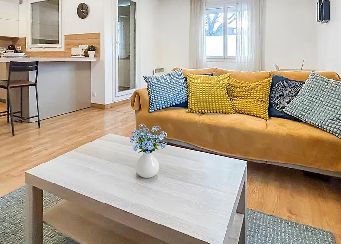 La Foret, Parking, Jardin, Proche De La Gare *