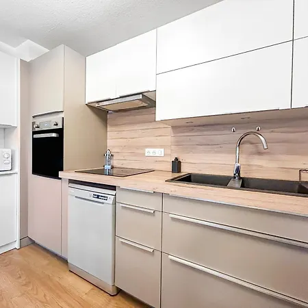 La Foret, T3 Design, Parking, Face A La Gare *