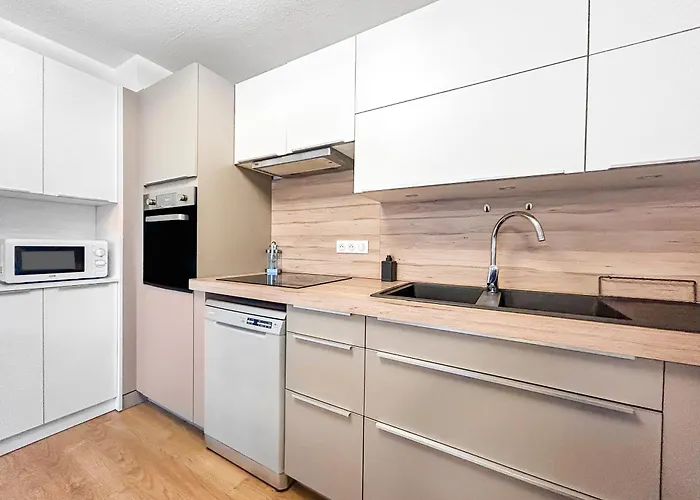 La Foret, Parking, Jardin, Proche De La Gare *