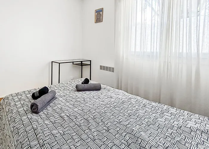 La Foret, Parking, Jardin, Proche De La Gare *