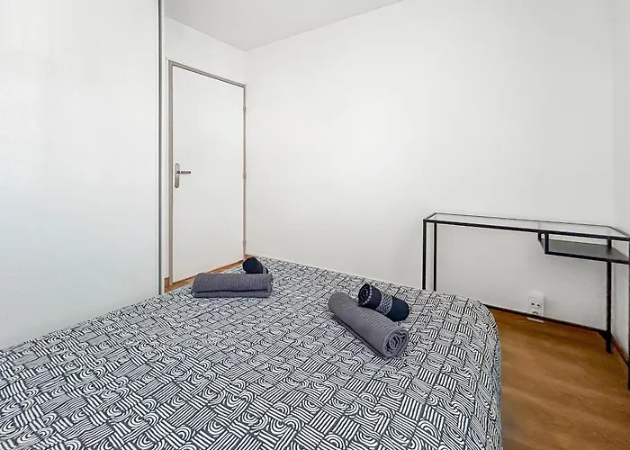 La Foret, Parking, Jardin, Proche De La Gare Apartment